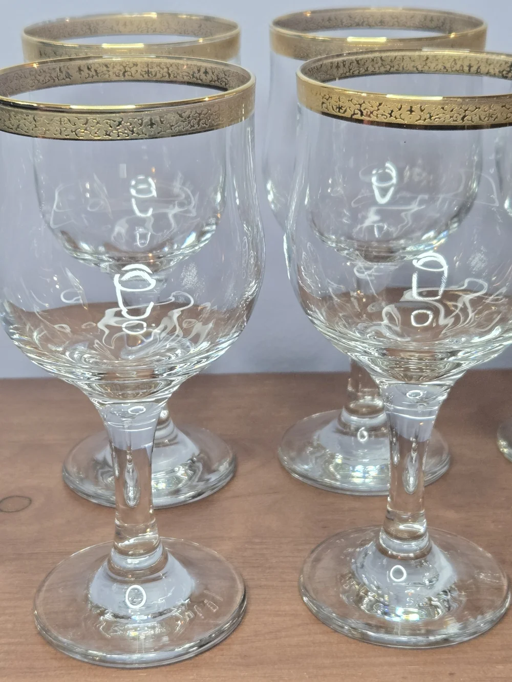 Gold Rim Crystal Wine Glasses - Set of 8